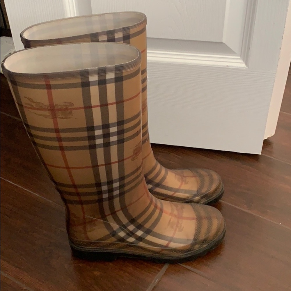 Burberry rainbow boots